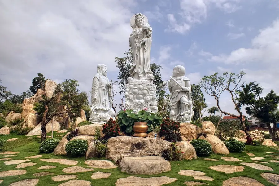 Không gian thanh bình tại một ngôi chùa nổi tiếng An Nhơn.